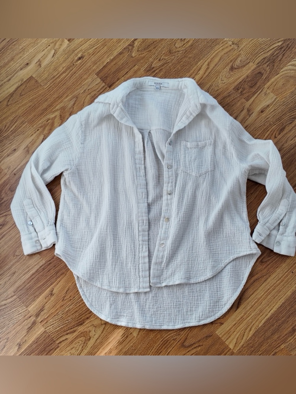 Matching White Button-Up and White Shorts Set - Picture 3 of 4